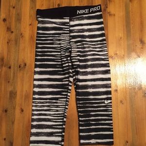 Nike Pro Black/white capris, sz med